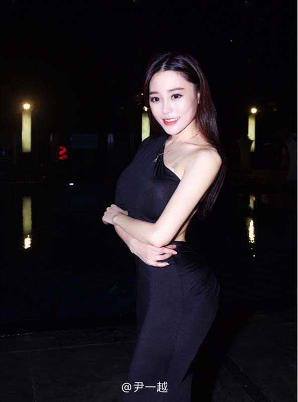 尹一越女王御姐气场十足